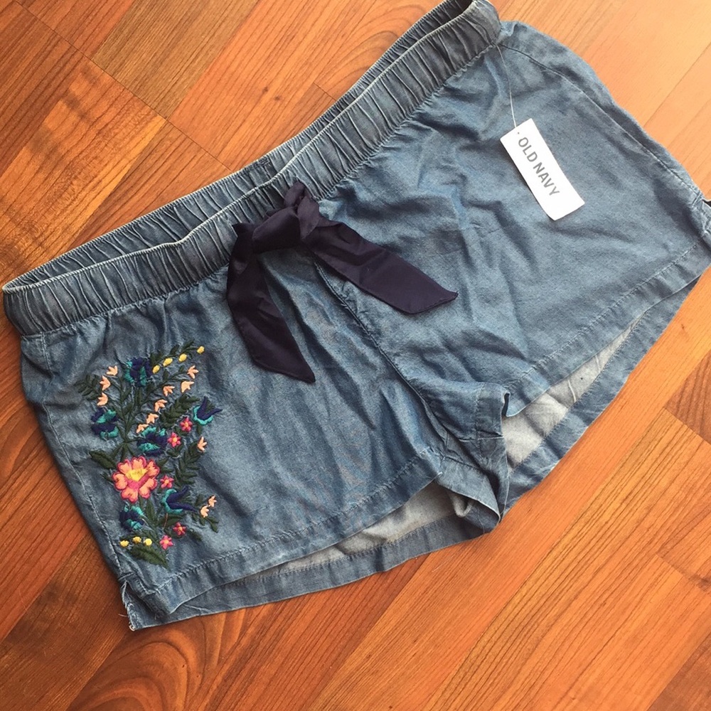 Embroidered shorts
